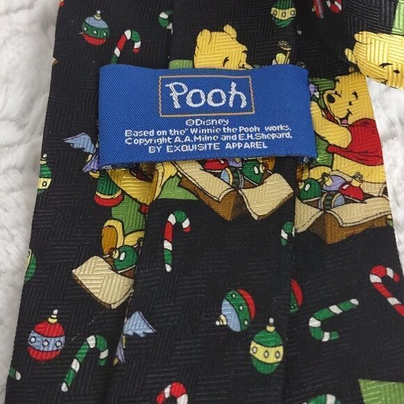 Disney Winnie The Pooh Christmas Men's Silk Tie - Picture 4 of 6